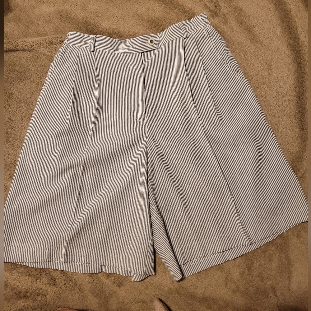 Women's golf shorts pin stripes gray an white